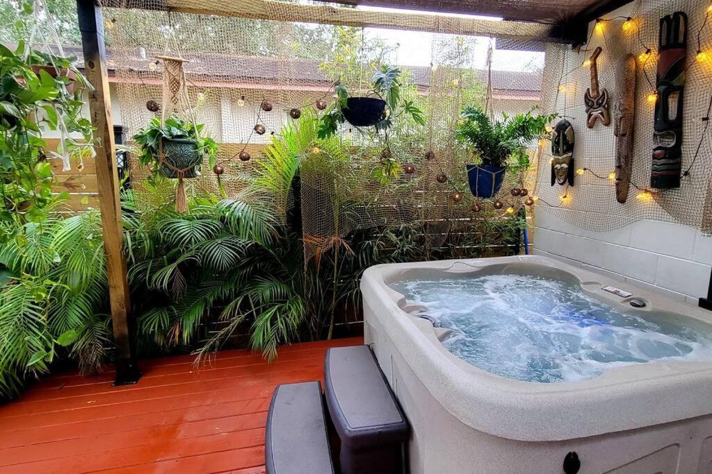 Cozy Af Jungle-House Hideaway Villa Tampa Exterior photo